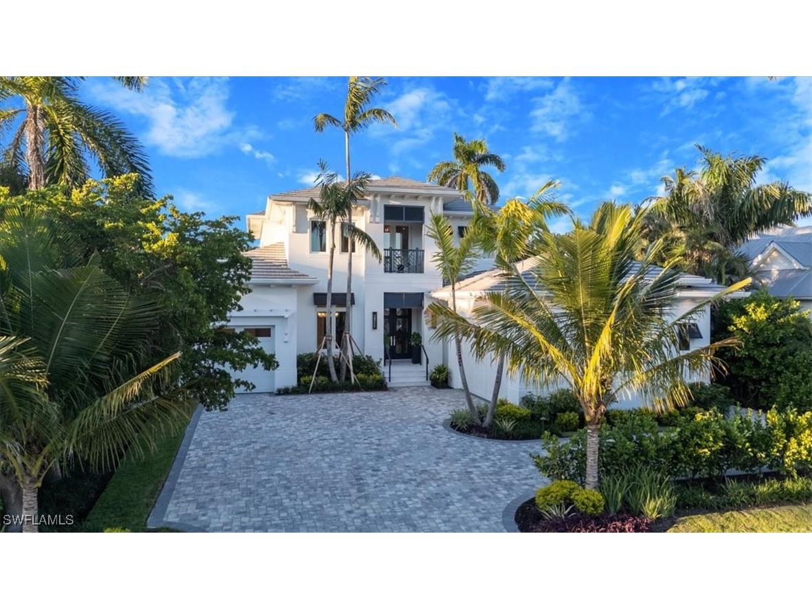 493 8th Avenue S Naples FL 34102 225077622 image1