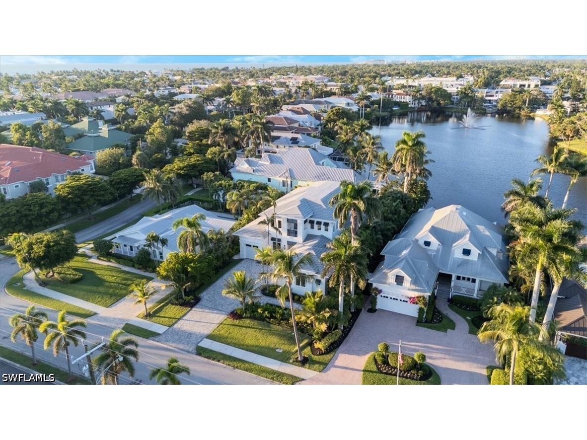 493 8th Avenue S Naples FL 34102 226016685 image1