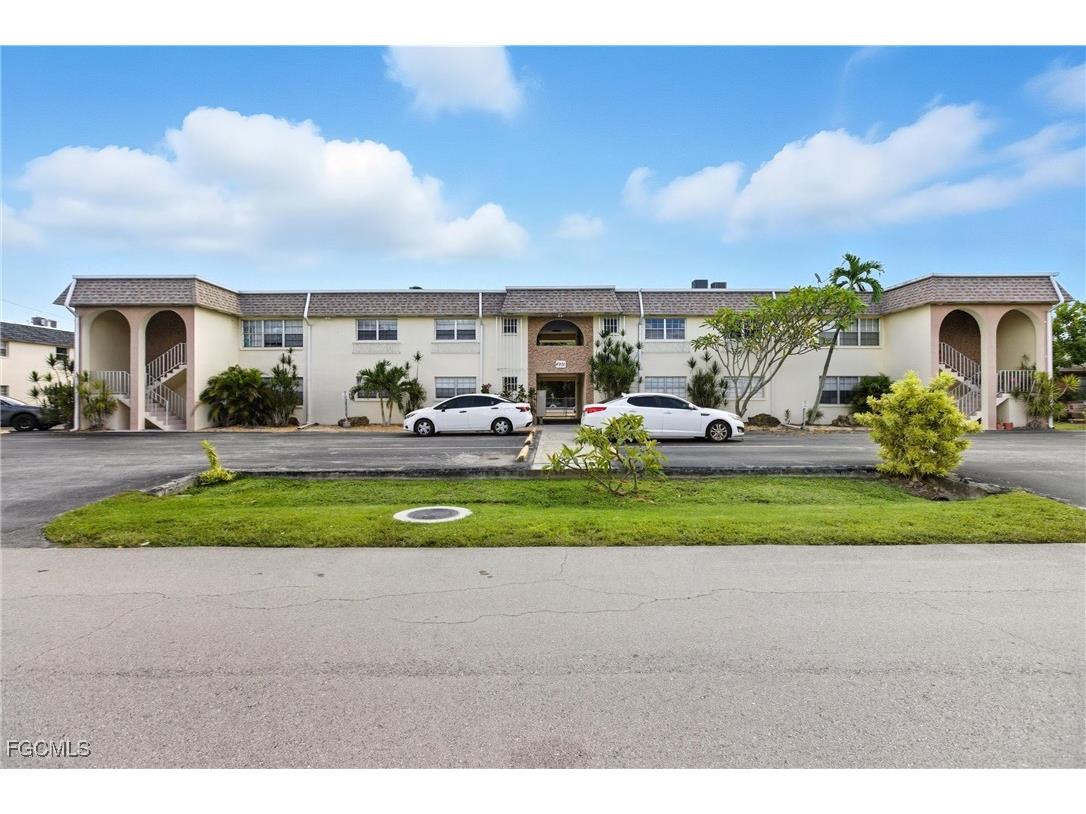 4931 Vincennes Court #6 Cape Coral FL 33904 2025013708 image2