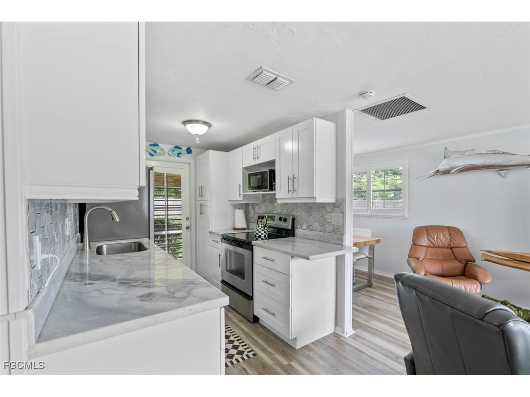 4936 West Boulevard #10 Naples FL 34103 2025012598 image17