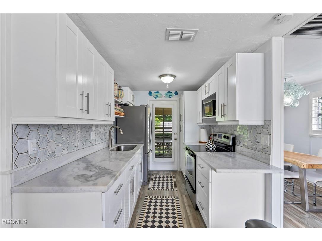 4936 West Boulevard #10 Naples FL 34103 2025012598 image18