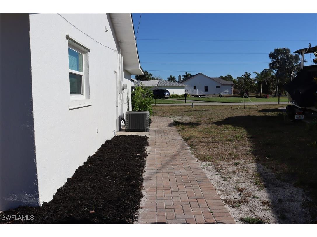 4937 Royal Palm Drive Estero FL 33928 225028660 image6