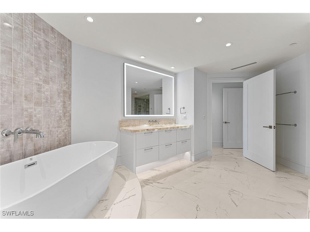 4951 Gulf Shore Boulevard N #103 Naples FL 34103 226002746 image9