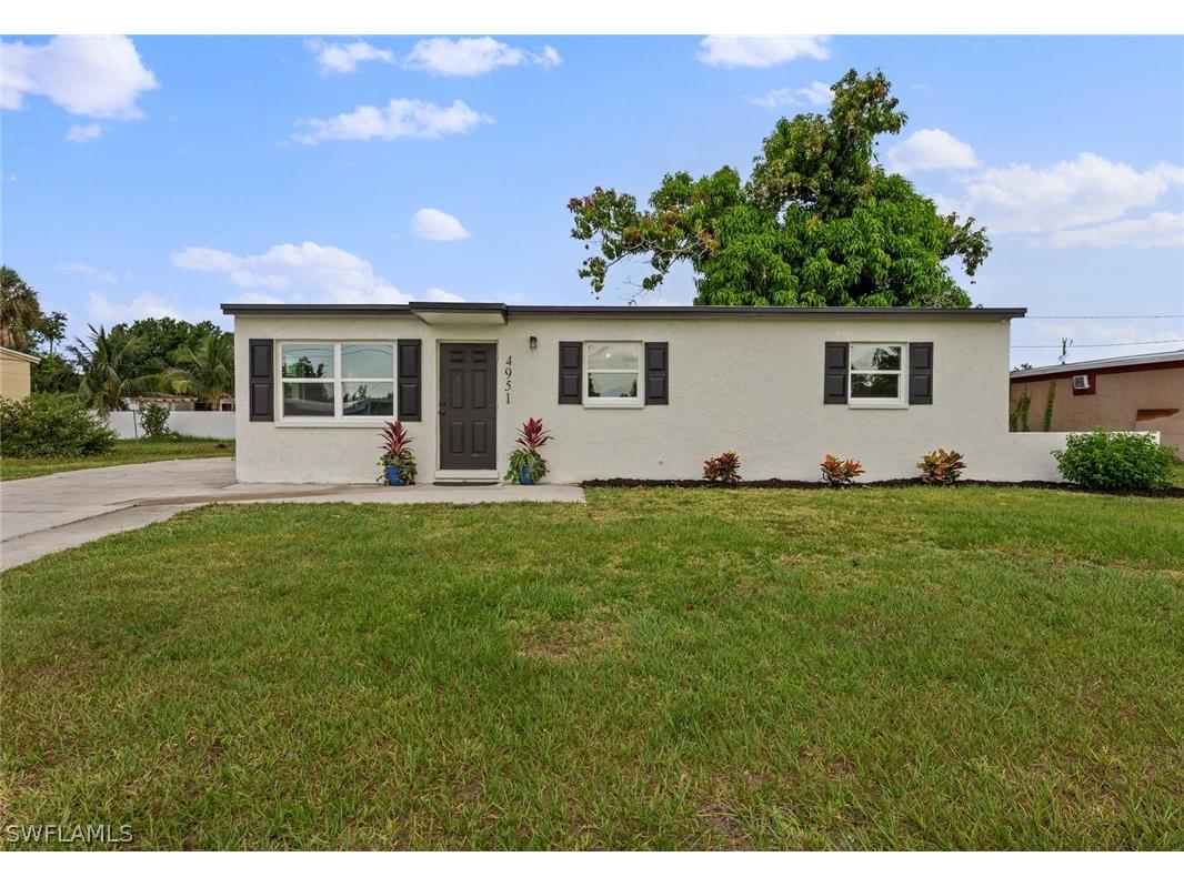 4951 Orange Grove Boulevard North Fort Myers FL 33903 224045936 image1