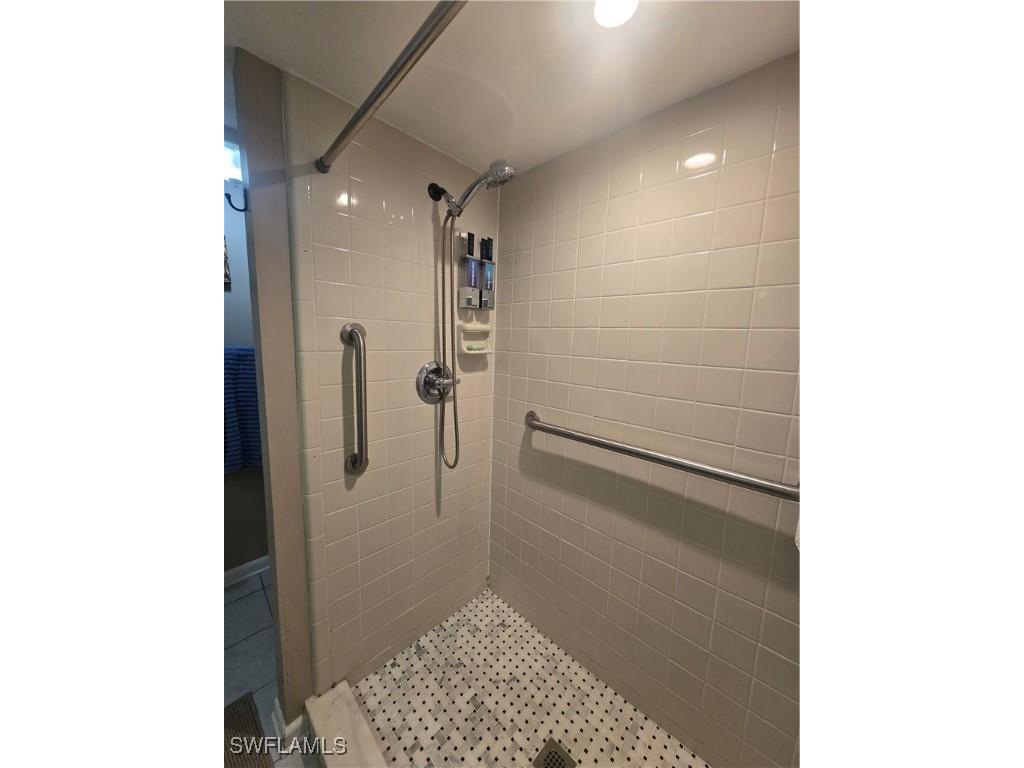 4955 Pepper Circle #B105 Naples FL 34113 225067596 image22