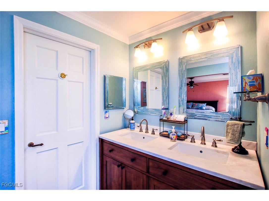 497 E Gulf Drive #4 Sanibel FL 33957 2025021457 image23