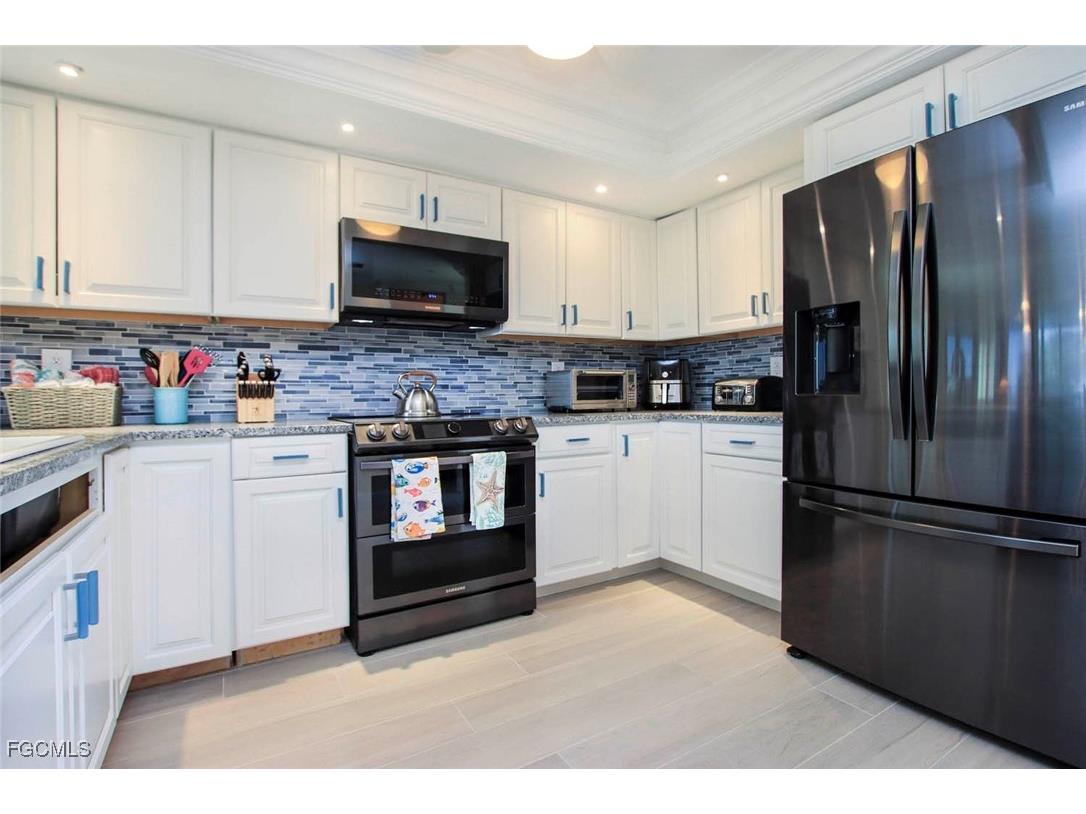 497 E Gulf Drive #4 Sanibel FL 33957 2025021457 image4