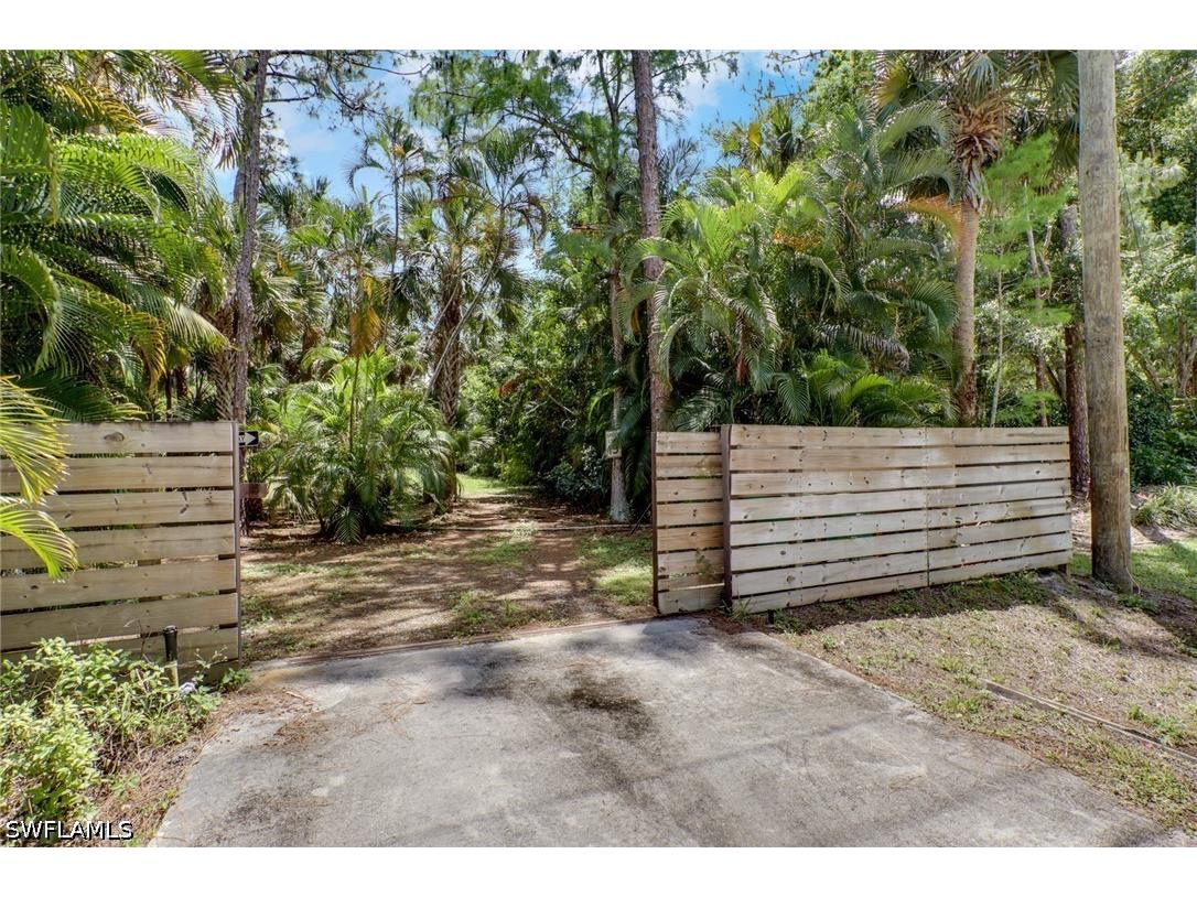 4974 Hawthorn Woods Way Naples FL 34116 226017947 image3