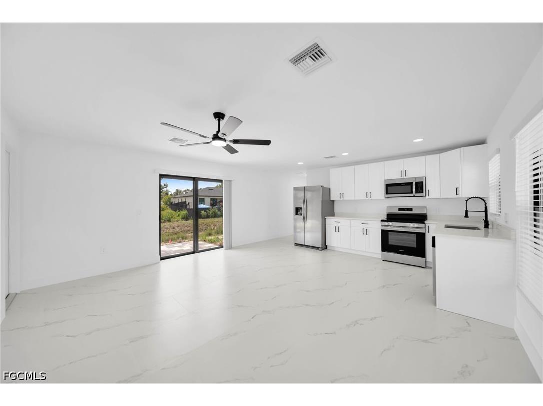 4985 Fairway Ct Lehigh Acres FL 33971 2026023918 image2