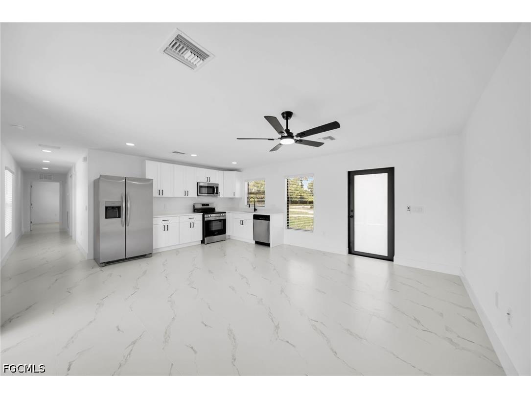4985 Fairway Ct Lehigh Acres FL 33971 2026023918 image3