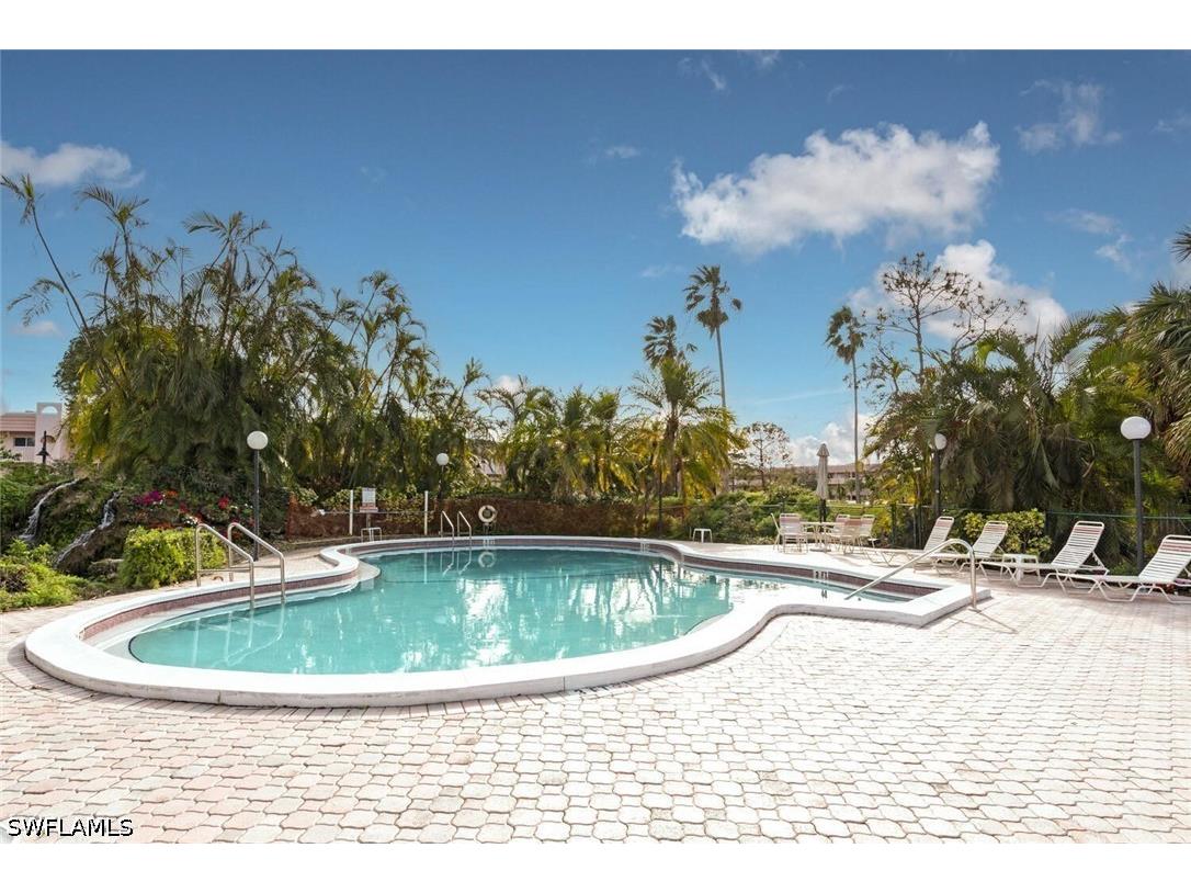 499 Forest Lakes Boulevard #105 Naples FL 34105 226024922 image1