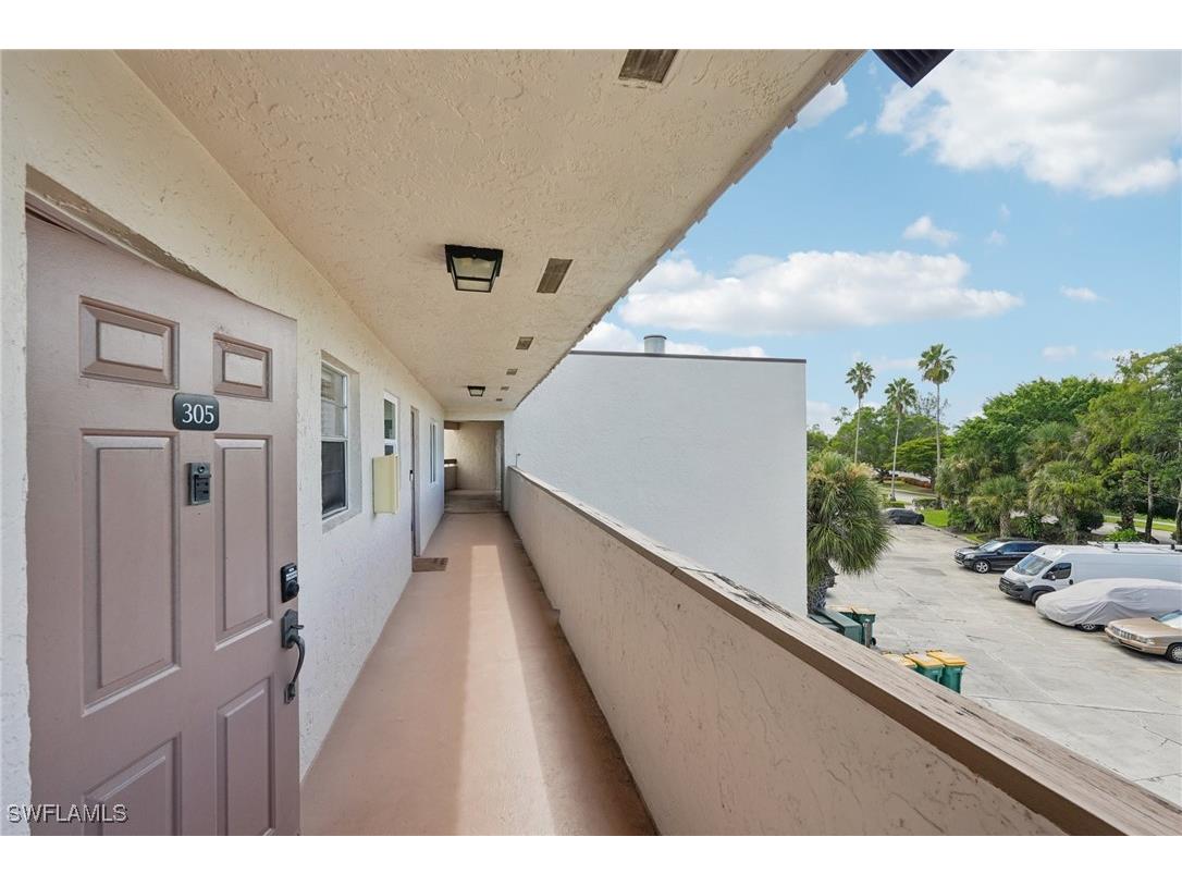 499 Forest Lakes Boulevard #305 Naples FL 34105 225068051 image2