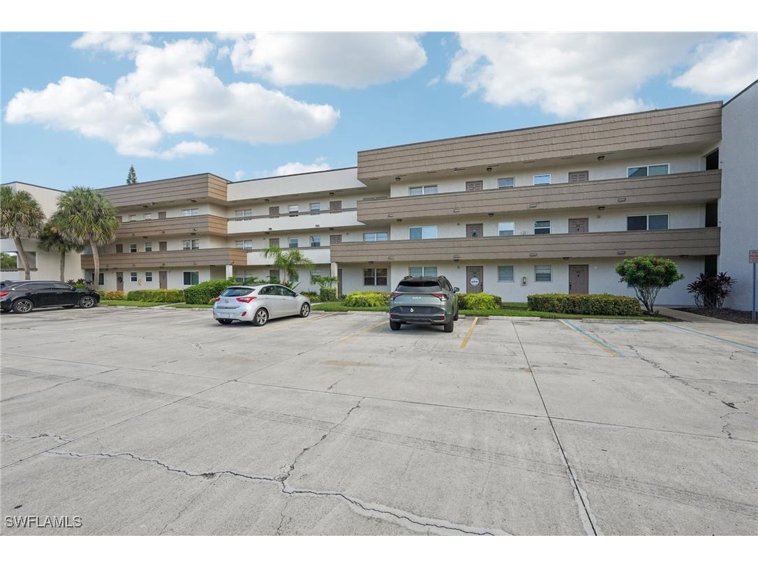 499 Forest Lakes Boulevard #305 Naples FL 34105 225068051 image21