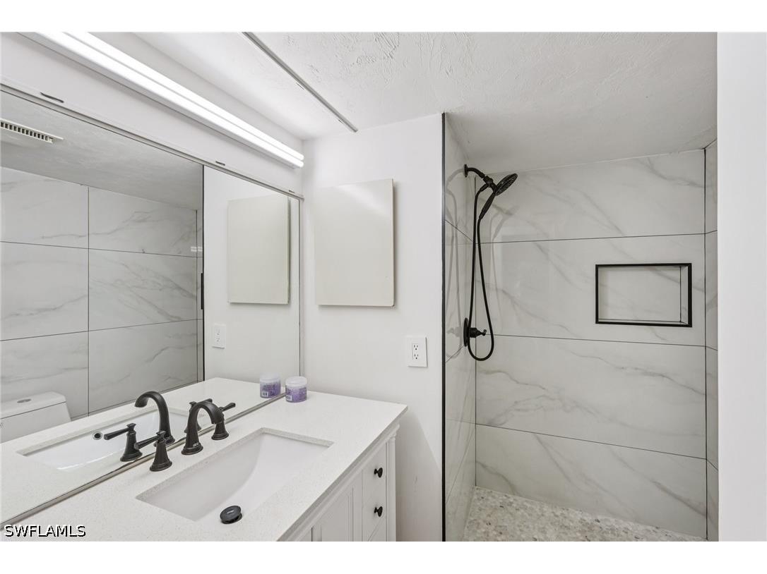 499 Forest Lakes Boulevard #305 Naples FL 34105 226014174 image1