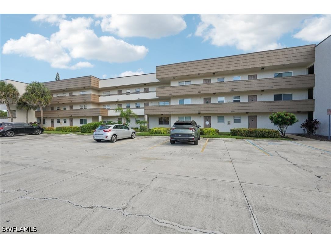 499 Forest Lakes Boulevard #305 Naples FL 34105 226014174 image3