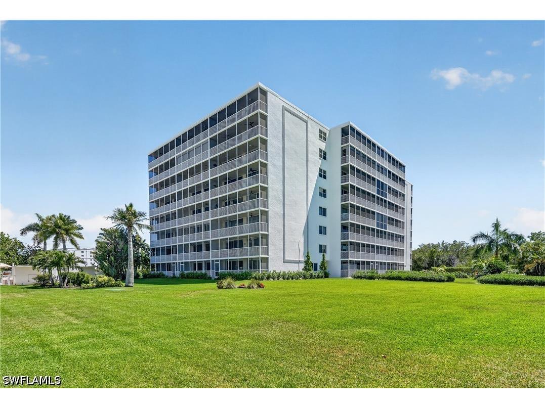 5 Bluebill Avenue #209 Naples FL 34108 226018556 image1