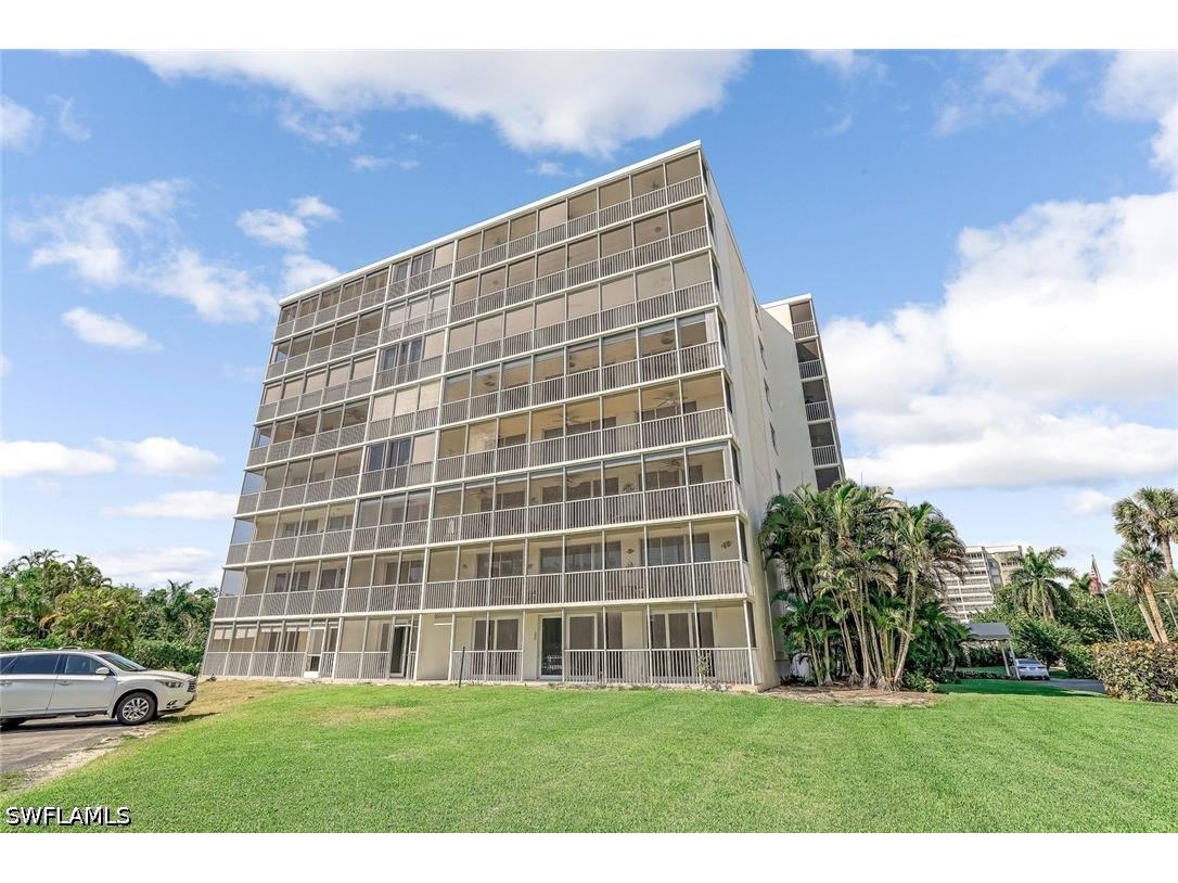 5 Bluebill Avenue #810 Naples FL 34108 226025569 image2