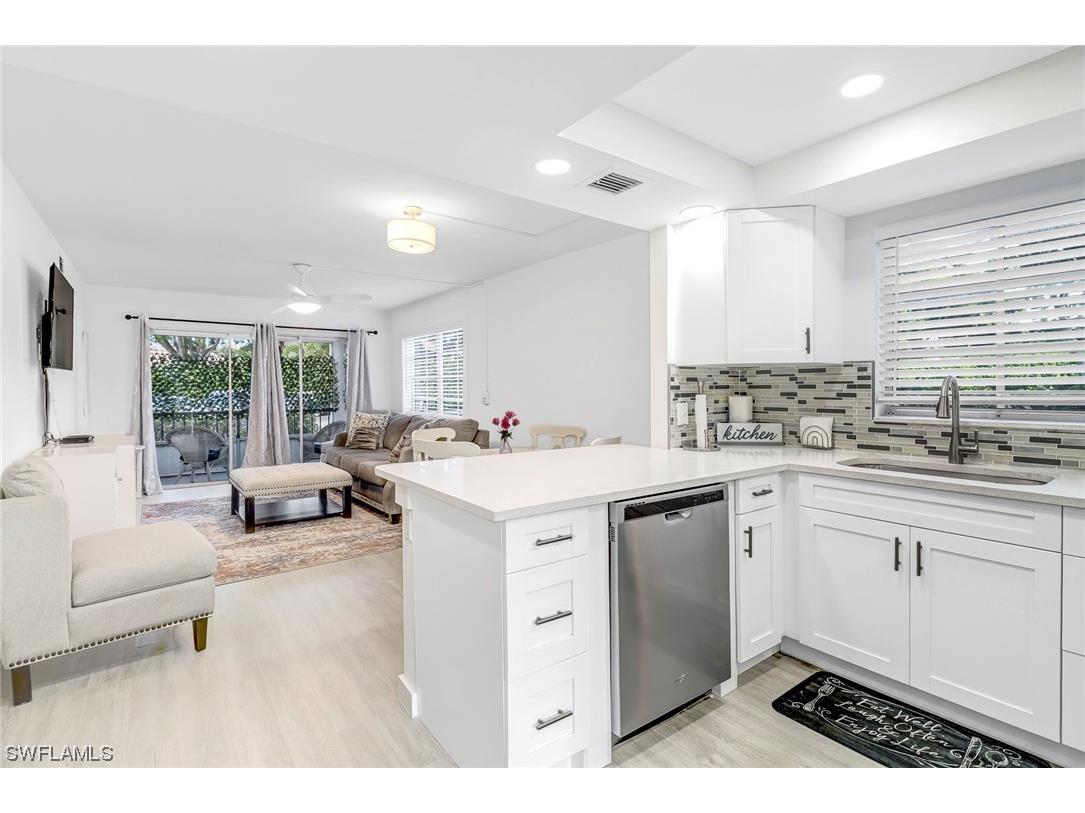 5 High Point Circle W #101 Naples FL 34103 223026902 image1