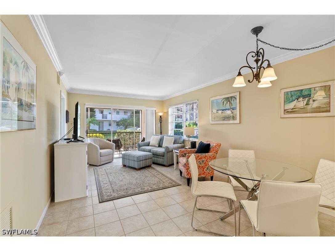 5 High Point Circle W #104 Naples FL 34103 226023488 image1