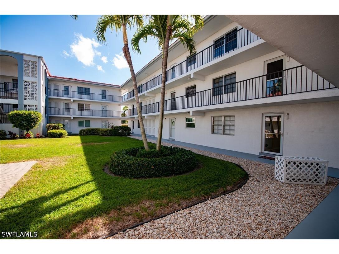5 High Point Circle W #104 Naples FL 34103 226023488 image16