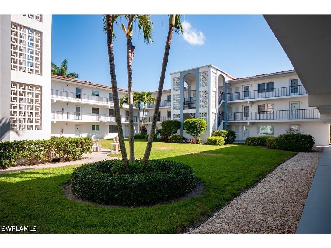 5 High Point Circle W #104 Naples FL 34103 226023488 image17