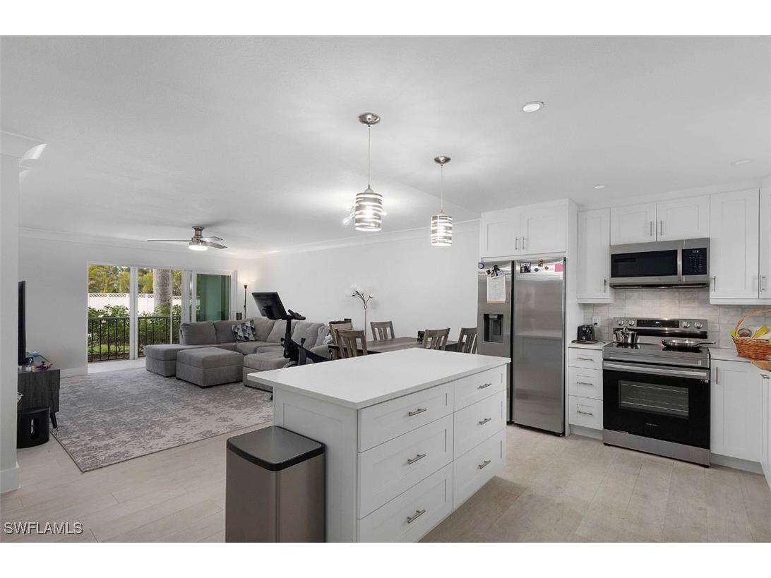 5 High Point Circle W #112 Naples FL 34103 225020467 image1