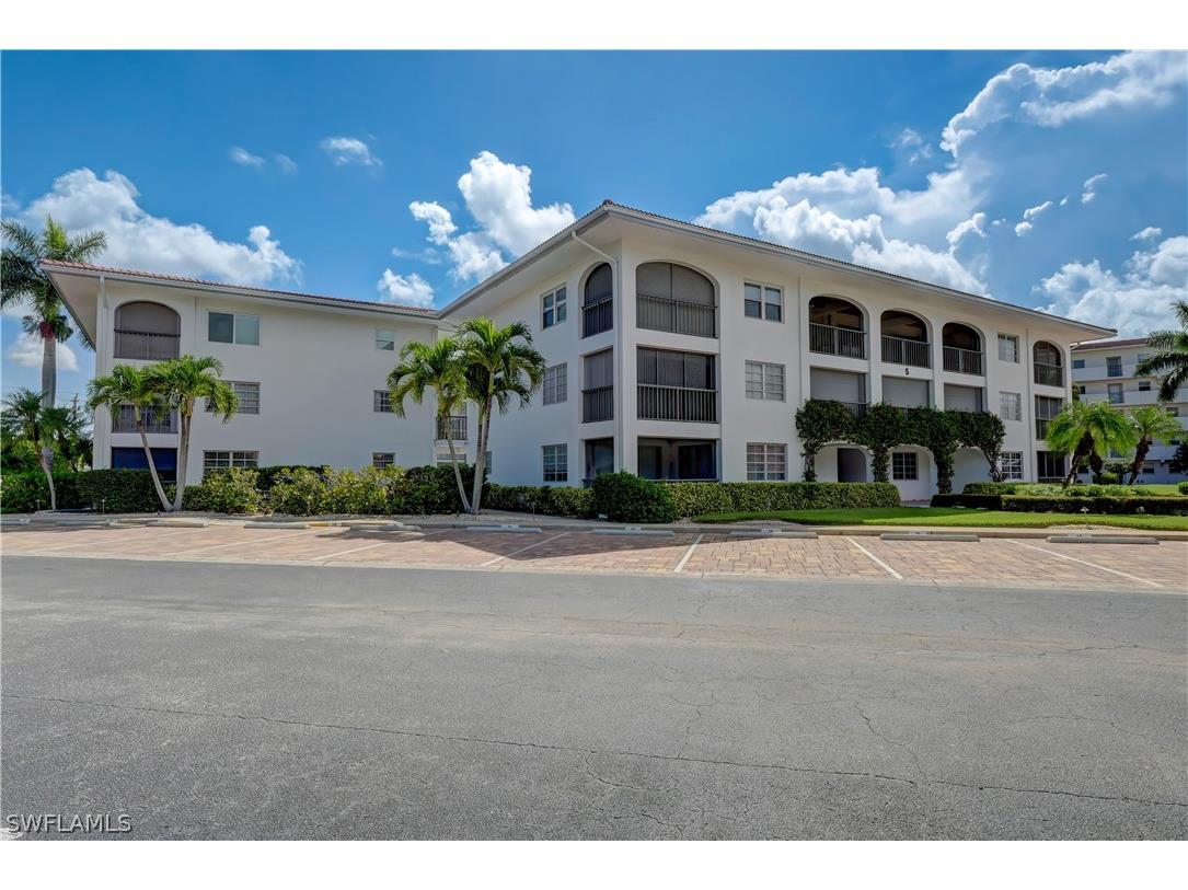 5 High Point Circle W #113 Naples FL 34103 224057601 image1