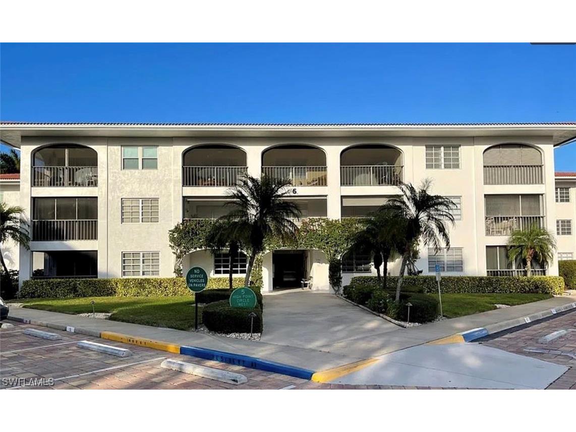 5 High Point Circle W #208 Naples FL 34103 224017358 image1