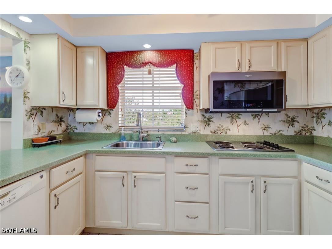 5 High Point Circle W #211 Naples FL 34103 226012405 image16