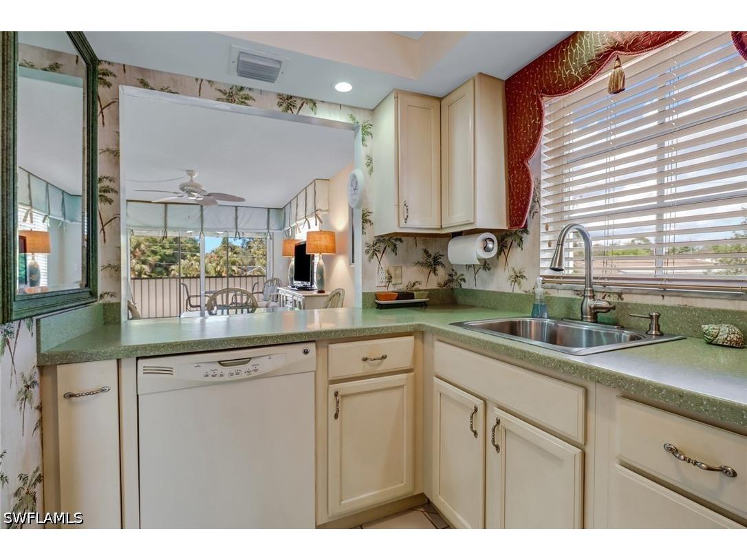 5 High Point Circle W #211 Naples FL 34103 226012405 image17