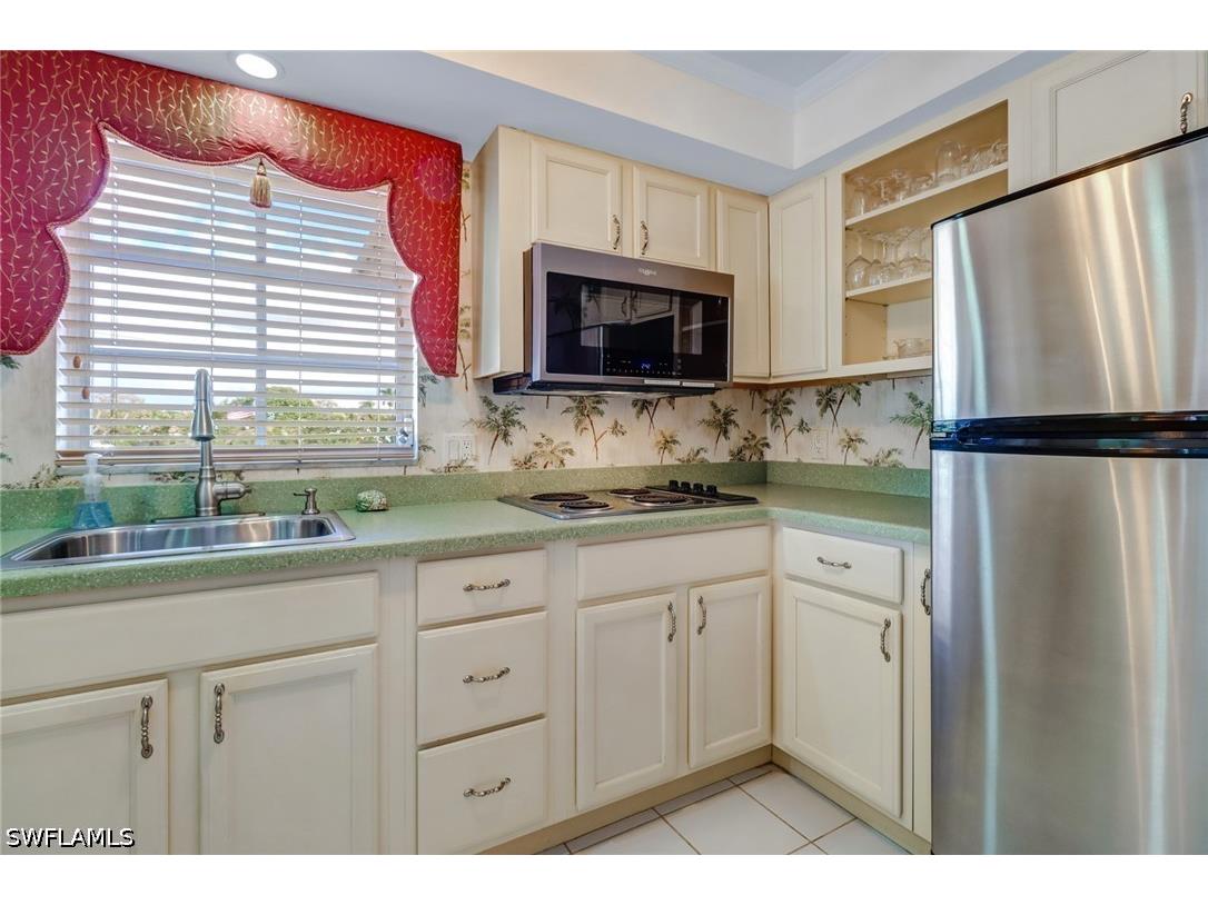 5 High Point Circle W #211 Naples FL 34103 226012405 image18