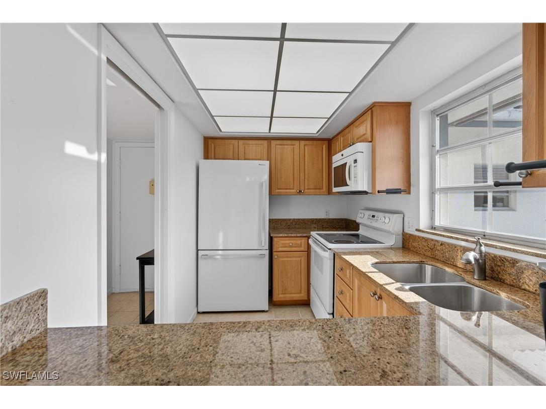 5 High Point Circle W #303 Naples FL 34103 225082256 image11