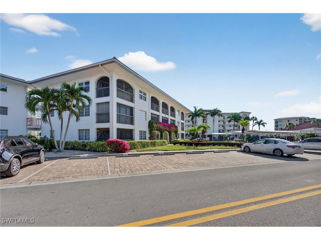 5 High Point Circle W #303 Naples FL 34103 225082256 image2
