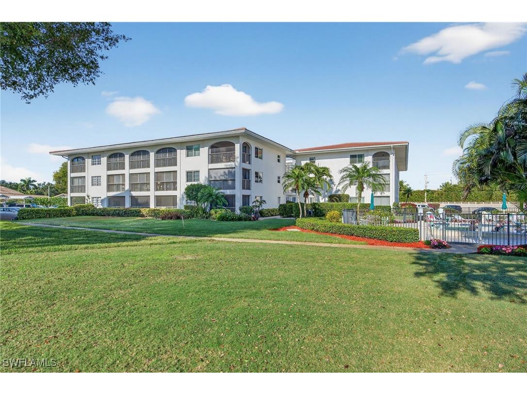 5 High Point Circle W #303 Naples FL 34103 225082256 image36