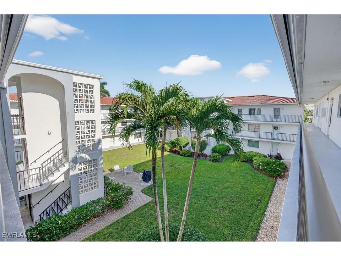 5 High Point Circle W #303 Naples FL 34103 225082256 image4