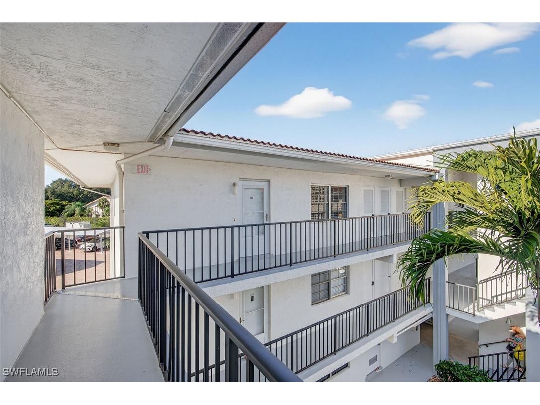 5 High Point Circle W #303 Naples FL 34103 225082256 image5
