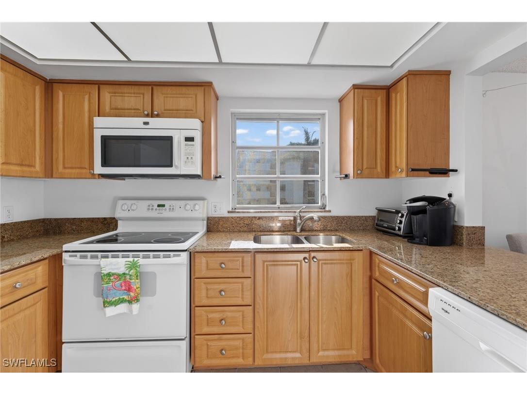5 High Point Circle W #303 Naples FL 34103 225082256 image8