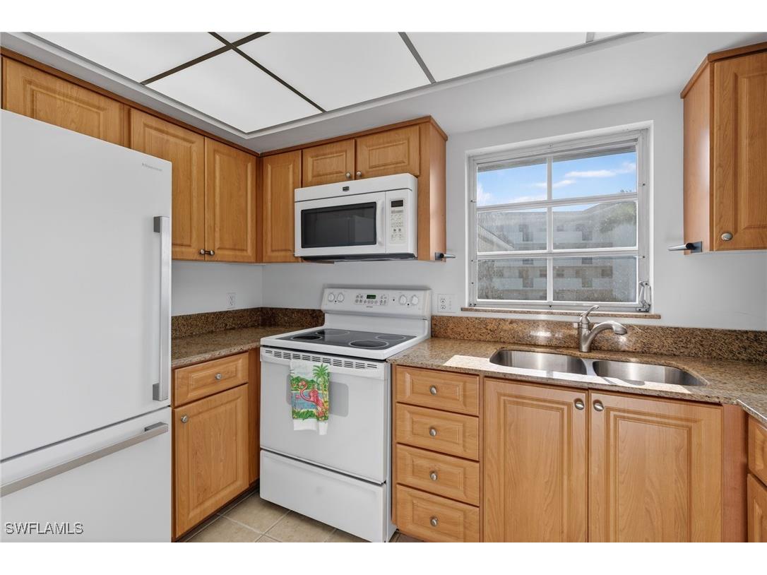 5 High Point Circle W #303 Naples FL 34103 225082256 image9
