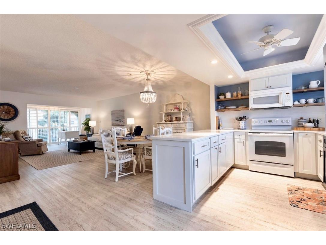 5 High Point Circle W #305 Naples FL 34103 224032496 image1