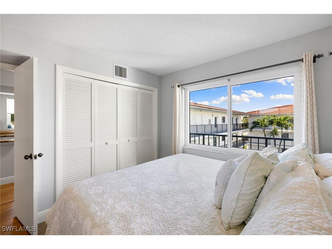 5 High Point Circle W #307 Naples FL 34103 225076440 image13