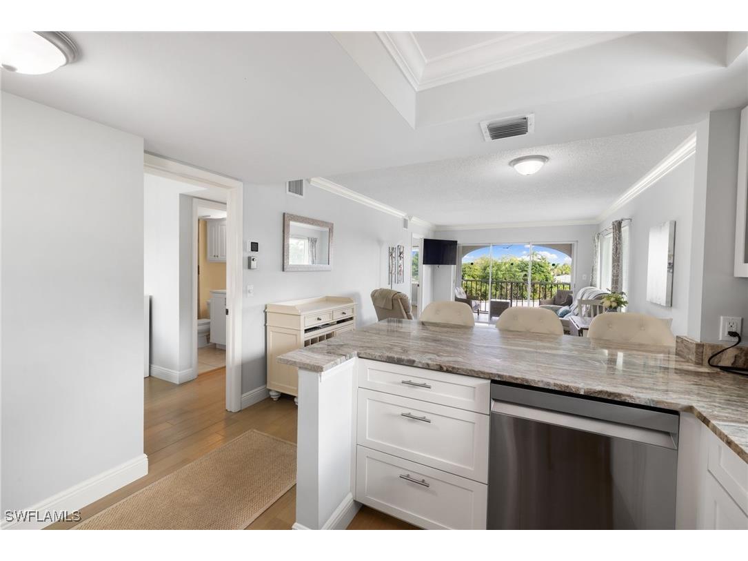 5 High Point Circle W #307 Naples FL 34103 225076440 image3