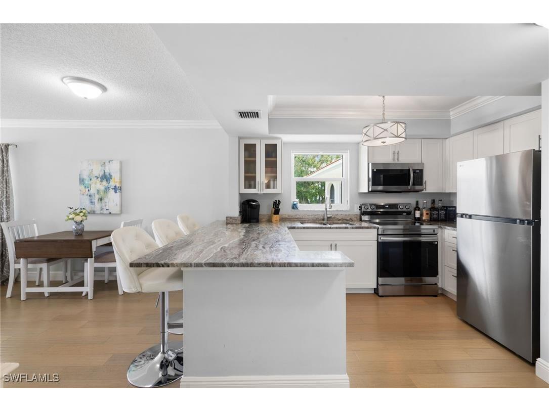 5 High Point Circle W #307 Naples FL 34103 225076440 image5