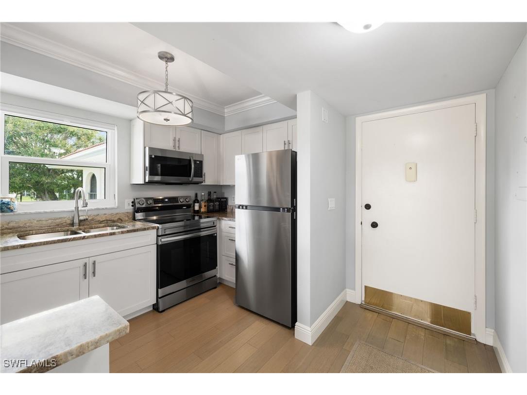 5 High Point Circle W #307 Naples FL 34103 225076440 image6