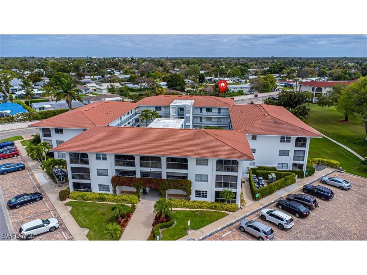 5 High Point Circle W #308 Naples FL 34103 226011461 image1