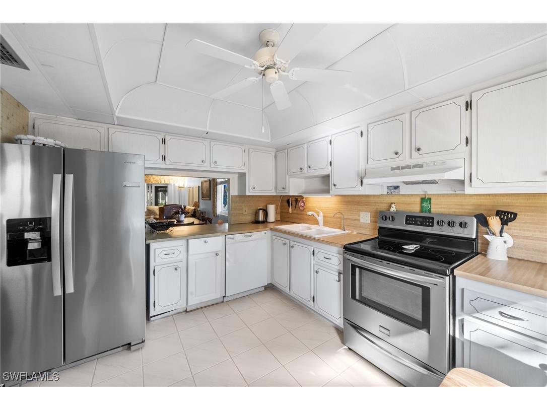 50 Glades Boulevard #1 Naples FL 34112 225075703 image8