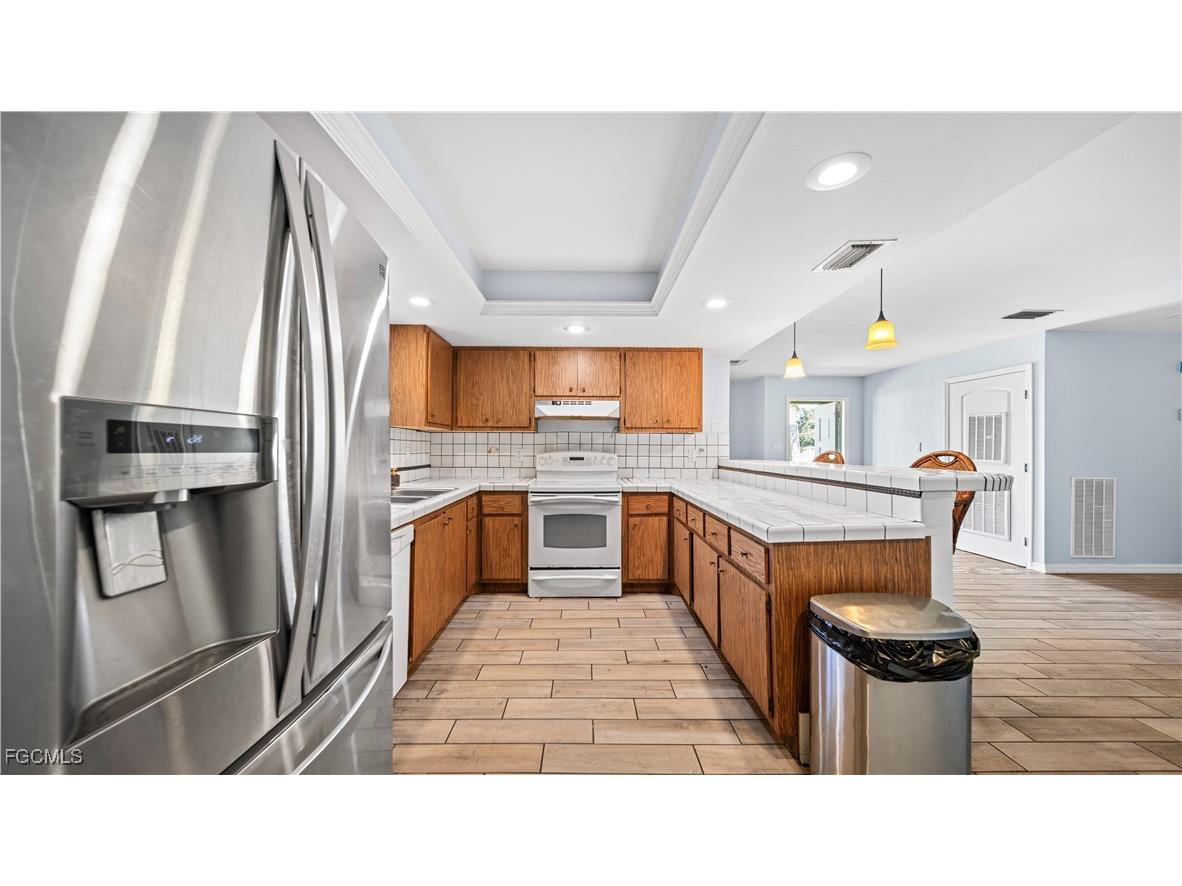 50 Palm Tree Terrace Fort Myers FL 33905 2025022968 image10