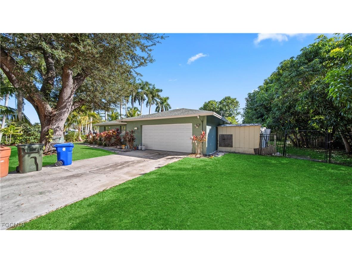 50 Palm Tree Terrace Fort Myers FL 33905 2025022968 image3