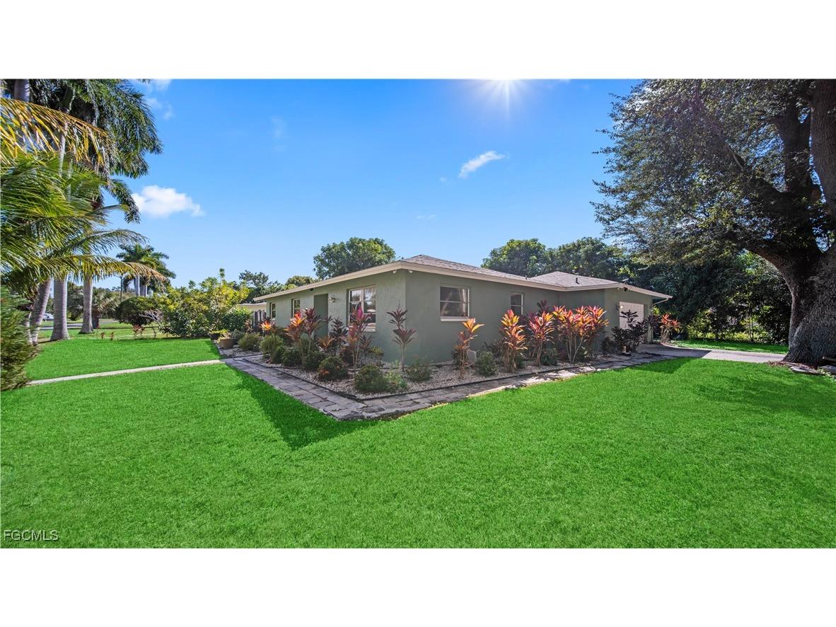 50 Palm Tree Terrace Fort Myers FL 33905 2025022968 image4