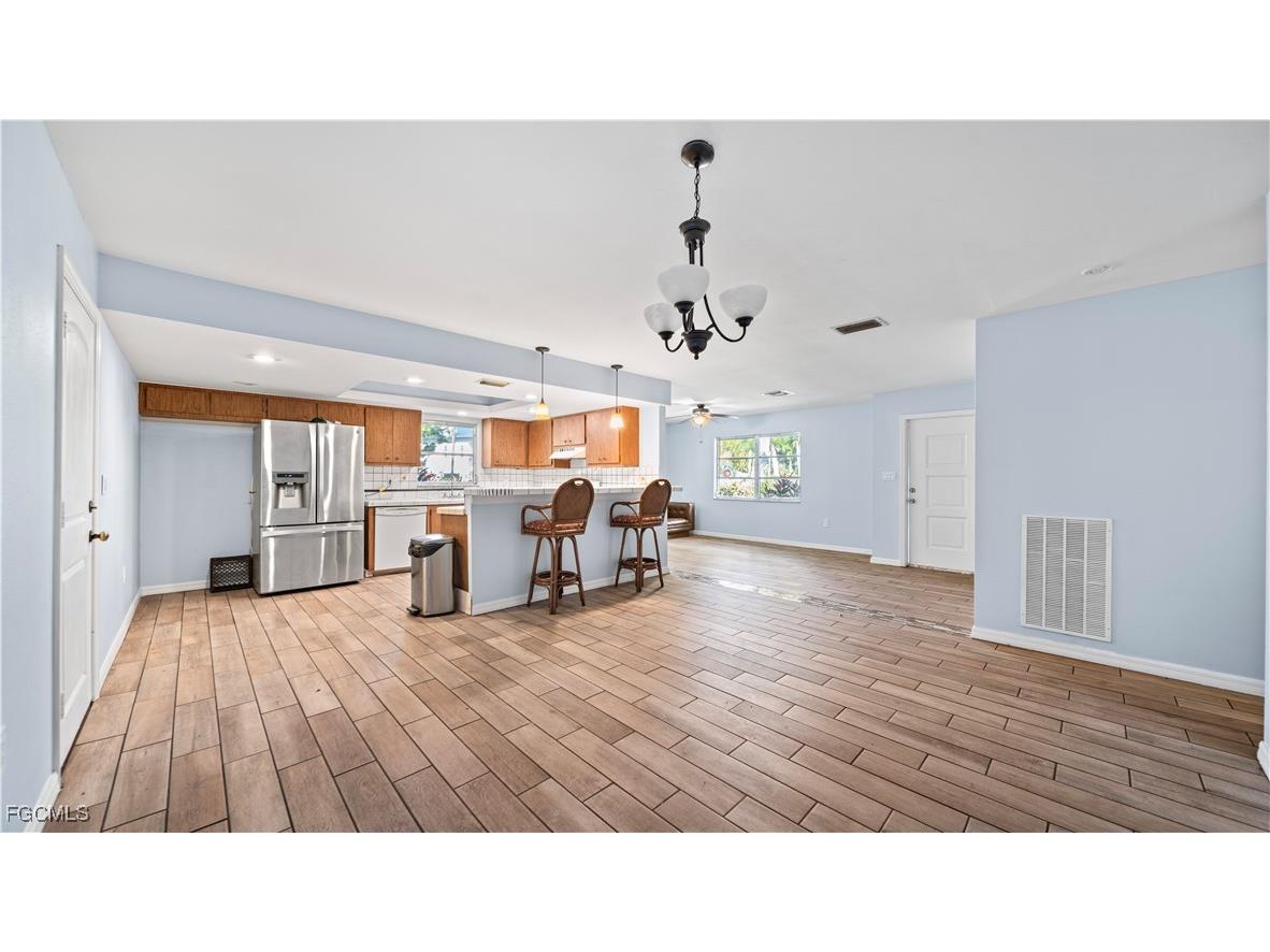 50 Palm Tree Terrace Fort Myers FL 33905 2025022968 image8