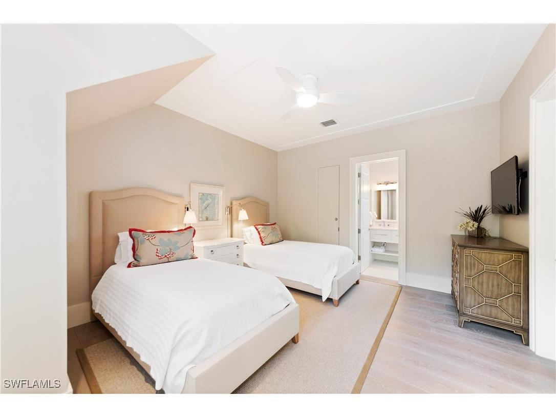 500 3rd Avenue N Naples FL 34102 225049655 image13